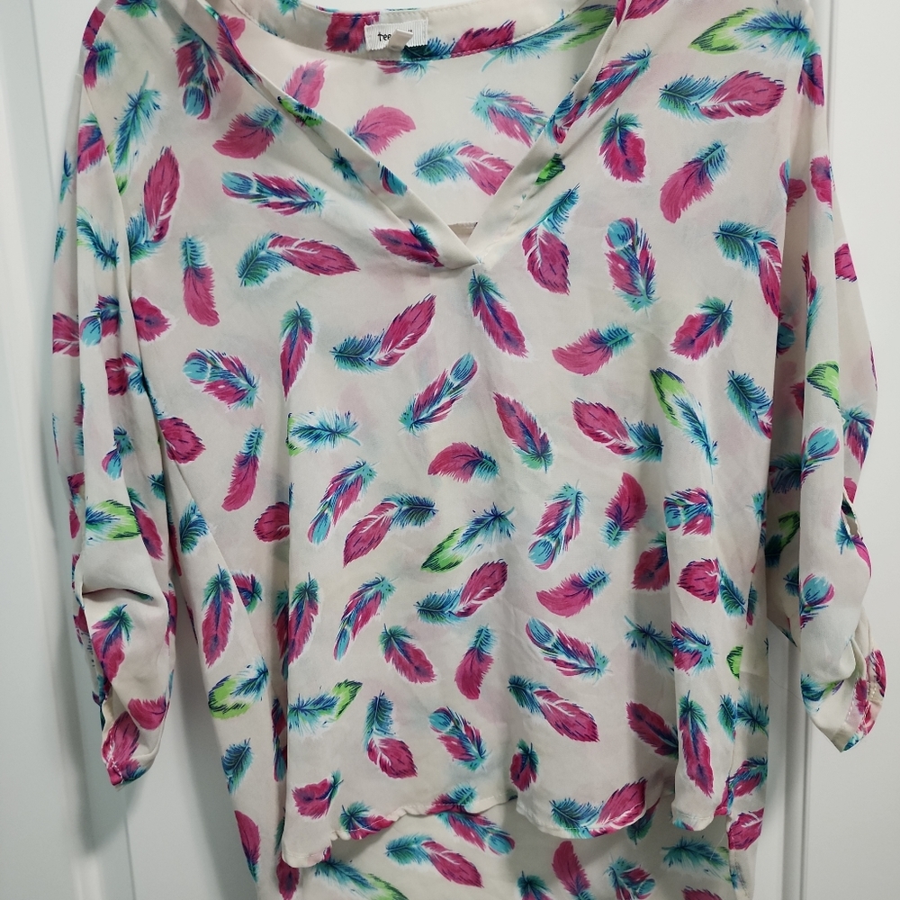 Teen bell multi colored Feather shirt sz S